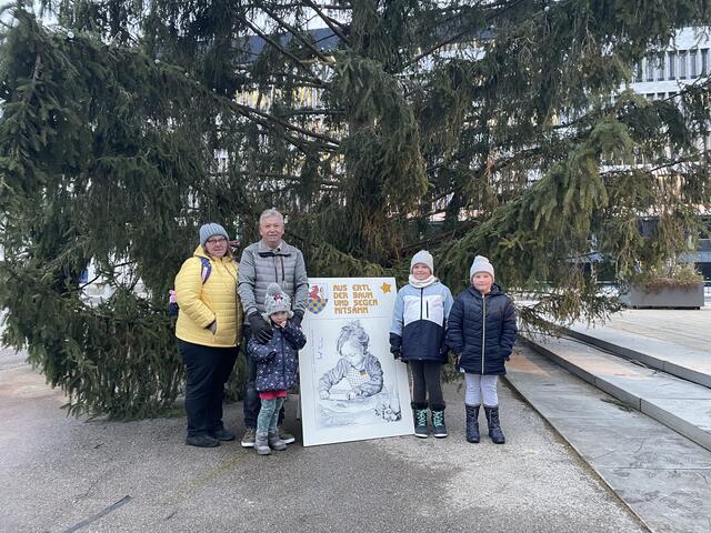 Die ehemaligen Baumbesitzer: Andreas, Claudia, Annalena, Johanna und Valentina Peirleitner 