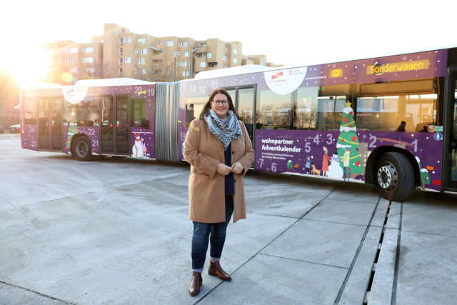 Wohnbaustadträtin Kathrin Gaál (SPÖ) präsentiert die bereits vierte Edition des Wohnpartner-Adventkalender. | Foto: Wohnservice Wien Ges.m.b.H/VOTAVA