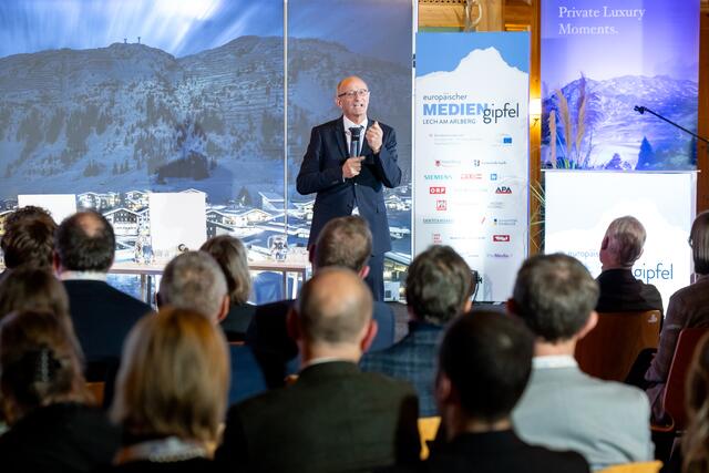 Tirols Landeshauptmann Anton Mattle eröffnete den 15. Europäischen Mediengipfel.

 | Foto: Lech Zürs Tourismus / Florian Lechner