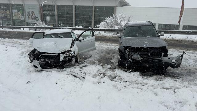 Frontalcrash bei Holzing, eine Person wurde unbestimmten Grades verletzt. | Foto: DOKU NÖ