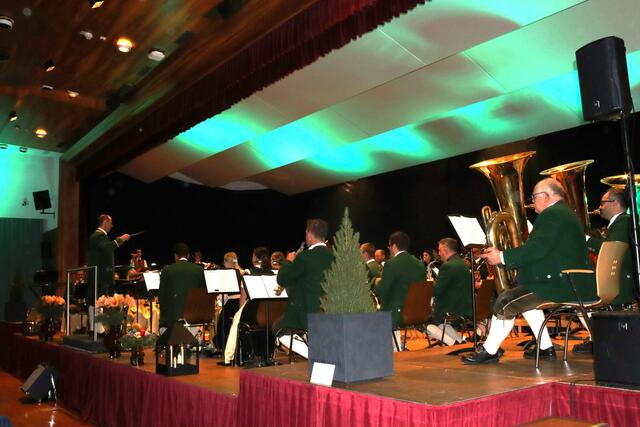 "Cinemusic in Concert" präsentierte die Stadtmusikkapelle Landeck unter der musikalischen Leitung von Helmut Schmid am 1. und 2. Dezember.  | Foto: Elisabeth Zangerl 