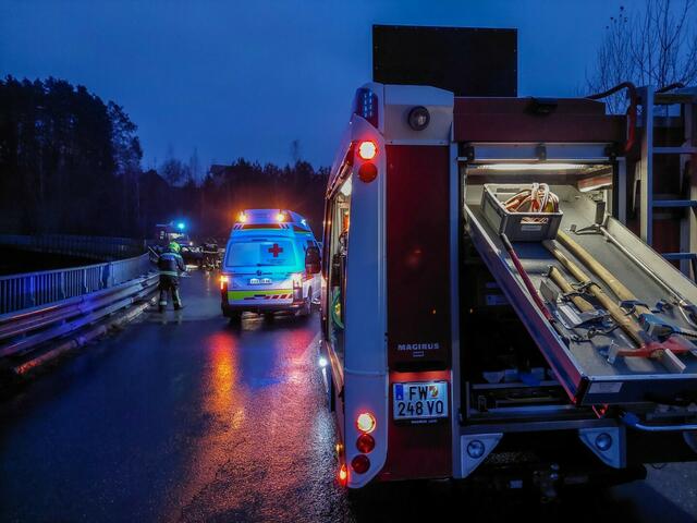 Am Freitag hatte es auf der Autobahnüberführung am Zirknitzberg gekracht. | Foto: FF Mooskirchen