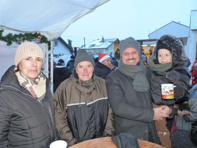 Auch Bürgermeister Ing. Thomas Niklos besuchte den Nikolausbasar. 