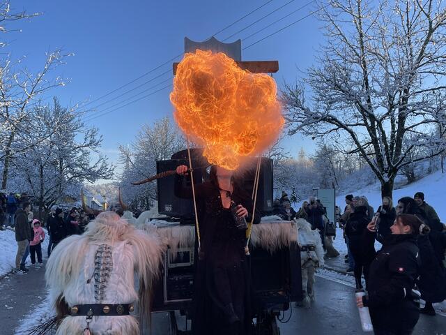Daniela beim Feuerspucken | Foto: MeinBezirk.at