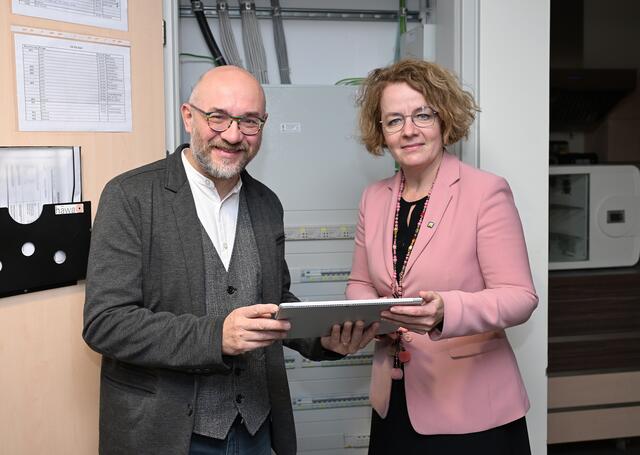 Walter Freinberger (Leiter PBZ Herzogenburg) und Sozial-Landesrätin Christiane Teschl-Hofmeister | Foto: NLK Burchhart