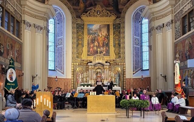 Am 1. Adventsonntag gestaltete die Ischler Salinenmusik einen Festgottesdienst in der Stadtpfarrkirche.