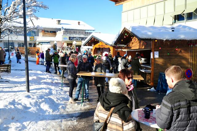 Volle Auslastung der Standln bei bestem Winterwetter. | Foto: Hassl