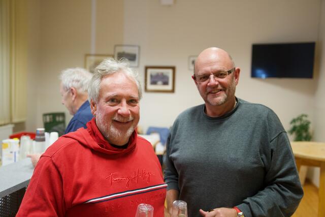 Ewald Bilonoha mit Johannes Bender an der Bar.