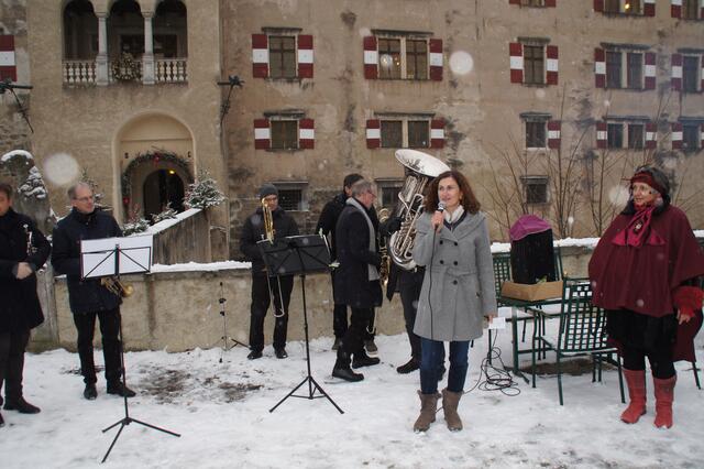 Organisatorin Eva Mayer begrüßte die Gäste des Waldviertler Advent im Schloss Ottenstein.