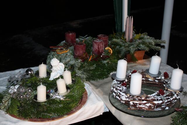 Die Adventkränze - sehr verschieden und alle schön. | Foto: Anika Paul