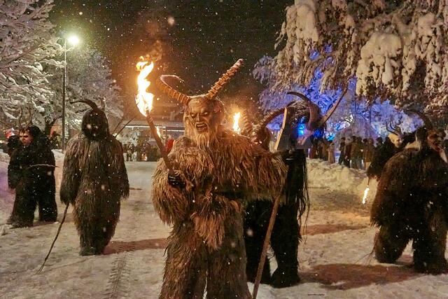 Schauderlich: Die Tuifl zogen die Blicke auf sich. | Foto: Schretter