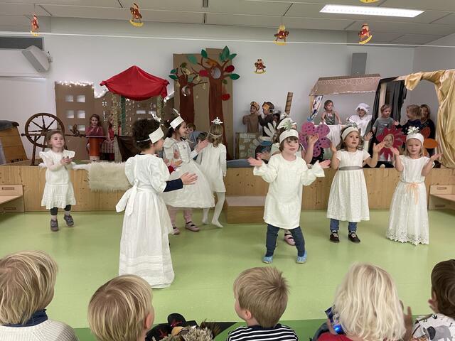 "Frau Holle" war im Elisabethinum, wo ein hinreißendes Theaterstück geboten wurde. | Foto: privat