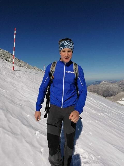 Auch beim Bergsteigen trifft man ihn an. | Foto: Bernd Pöllabauer
