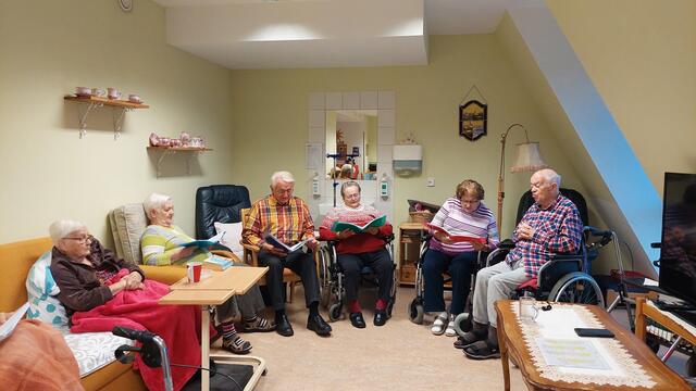 Norbert Pohl mit seiner Singgruppe im Haus St. Elisabeth | Foto: Caritas St. Pölten