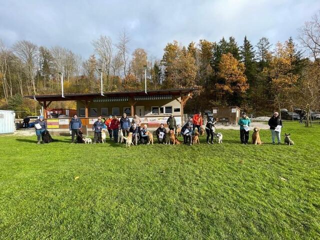 Eine aufregende Kurssaison liegt hinter dem Team der Hundeschule Kremstal. Am 18. November ging diese mit der Ortsgruppen-Prüfung zu Ende. | Foto: SVÖ Kremstal