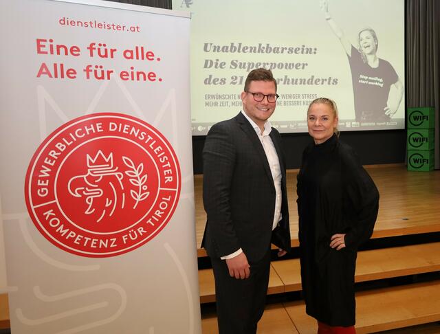 Bernhard Stefan Müller, Fachgruppenobmann der Gewerblichen Dienstleister, mit Referentin Anitra Eggler. | Foto: Die Fotografen