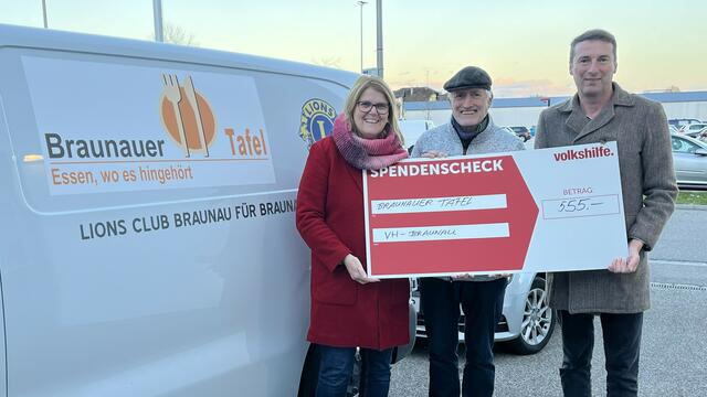 Vorsitzende der Volkshilfe in Braunau, Gabriele Knauseder neben Konrad Prommegger und Andreas Peterlechner (v. l.). | Foto: VH Braunau