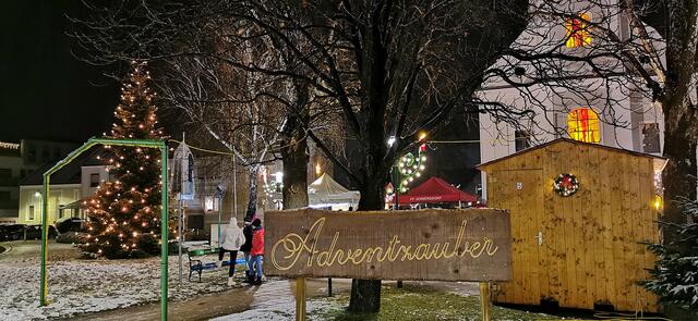 In vielen Orten (im Bild Jennersdorf) laden am langen Wochenende Adventmärkte zum Flanieren, Einkaufen, Essen und Trinken ein. | Foto: jdf-events.at