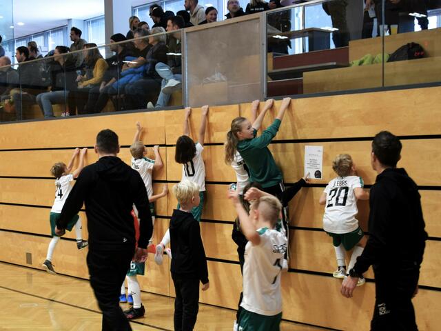 Fußball Aufwärmprogramm einmal anders. | Foto: Schwaighofer