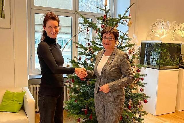 Primaria Theresa Lahousen-Luxenberger mit Beate Prettner.
 | Foto: Büro LR.in Prettner