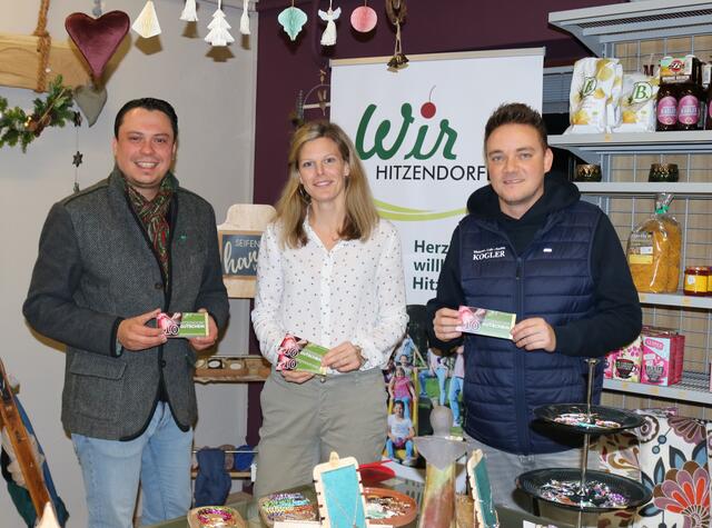 Setzen ihr Herzensprojekt um: GR Markus Dirnberger, Miriam Adam von der Geschenkebastelei und Kevin Kogler von der Bäckerei Kogler (v.l.) | Foto: privat
