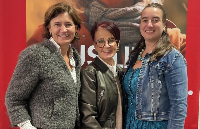 Elisabeth Dieringer-Granza (FPÖ), Ana Blatnik (SPÖ) und Silvia Häusl-Benz (ÖVP) arbeiten überparteilich zusammen, um die Bedingungen auch in der Arbeitswelt zu verbessern. | Foto: MeinBezirk.at