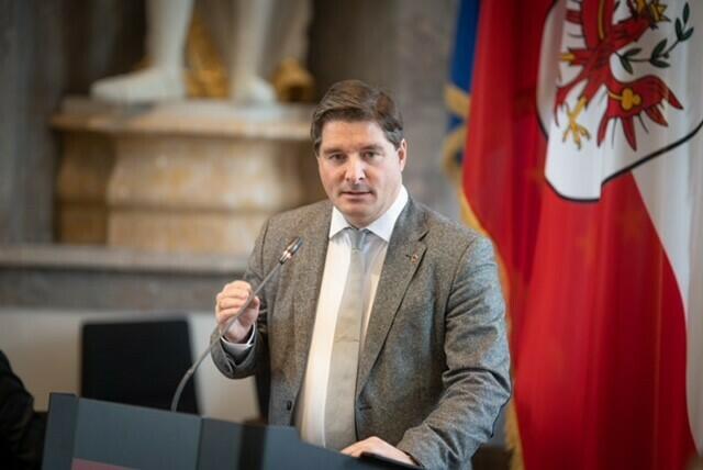 "Gerade in Zeiten von gestiegenen Kosten im Sozial- und Gesundheitsbereich, hohen Lohnabschlüssen und gestiegener Zinsbelastung ist diese Unterstützung von Seiten des Landes für die Gemeinden besonders wertvoll", sagt LA Peter Seiwald. | Foto: Tiroler Volkspartei