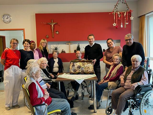 Bei Kaffee und Keksen wurde munter getratscht.  | Foto: Grujic