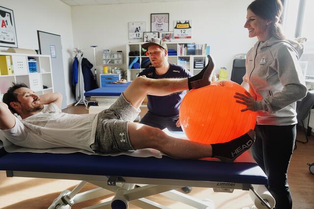 Auf dem langen Weg zurück auf das Snowboard waren die Physiotherapieeinheiten ein wichtiger Bestandteil. | Foto: privat