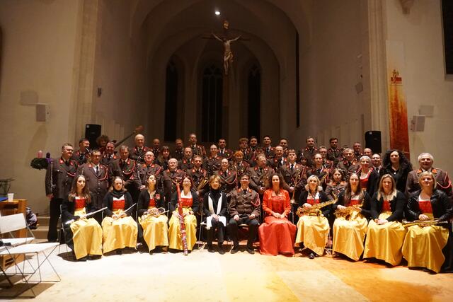 Die Feuerwehrkapellen aus Eisenstadt und Hornstein luden zum Adventkonzert im Dom.  | Foto: Feuerwehrkapelle Eisenstadt