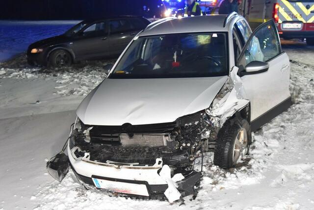 Pkw-Lenker bei Abschleppversuch von Pkw erfasst und schwer verletzt. | Foto: Thomas Lenger