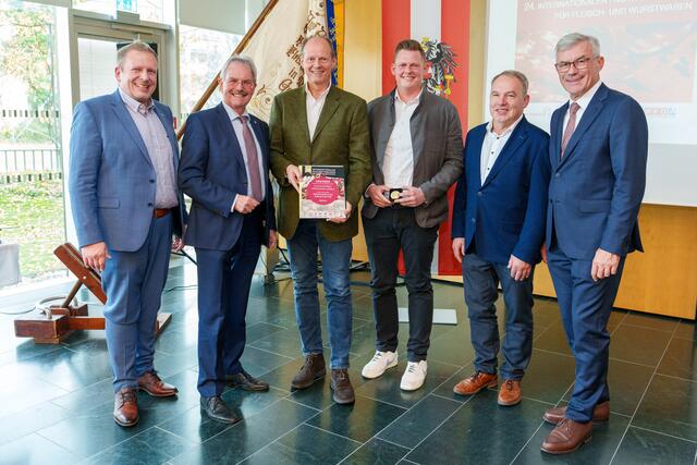 Spartenobmann Jochen Flicker, Landtagspräsident Karl Wilfing, Franz und Thomas Hofmann,  Innungsmeister NÖ Fleischer Jakob Ellinger, Vorsitzender der Wettbewerbsjury KommR Wolfgang Seidl | Foto: Josef Bollwein