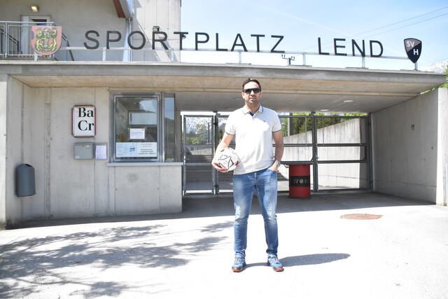 Der neue SV-Hall Trainer Akif Güclü ist wieder zurück und hat mit seiner Mannschaft noch viel Arbeit vor sich. | Foto: Michael Kendlbacher