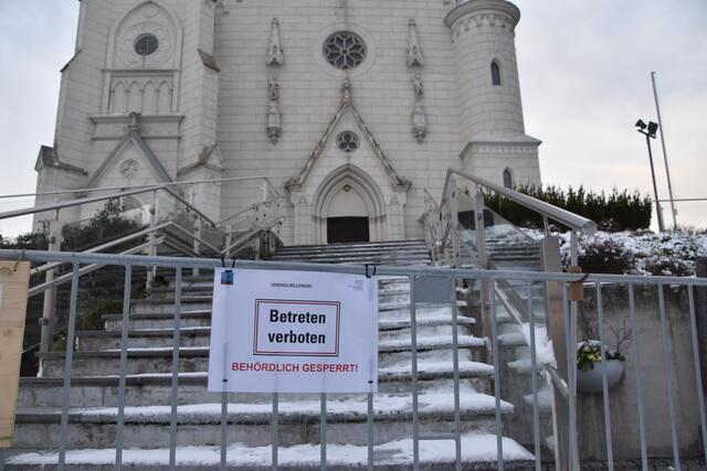 Die Pfarrkirche in Müllendorf ist bis auf weiteres gesperrt.  | Foto: Stefan Schneider