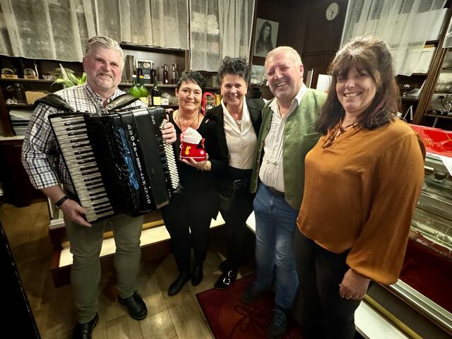 Manfred Voitech, Christine Gwandner-Hölblinger, Gabi Ebner, Peter Hafellner, Christine Zeilinger (v. l.) | Foto: OEG