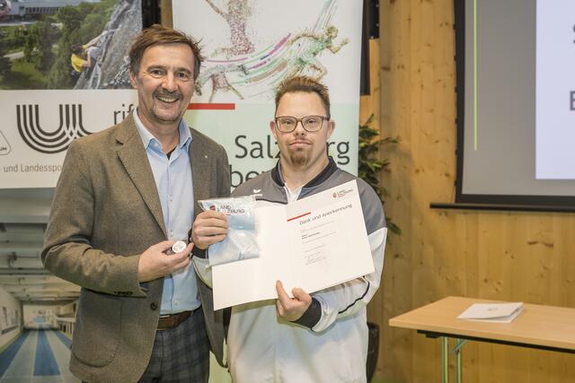 Peter Walchhofer, Fußball (Pongau) mit Landesrat Martin Zauner. | Foto: Land Salzburg/Neumayr/Christian Leopold