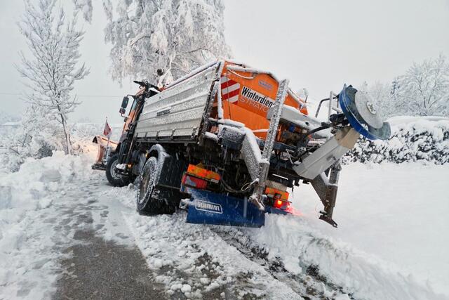 Der Wintereinbruch in Österreich hat am ersten Dezemberwochenende viele Östereicherinnen und Österreicher kalt erwischt. Rettungskräfte waren im ganzen Land im Dauereinsatz. Straßen mussten gesperrt werden, in Oberösterreich waren Tausende Haushalte ohne Strom. | Foto: Fotostudio Manfred Fesl