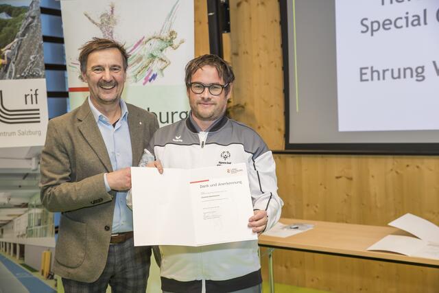 Christian Mooslechner, Fußball (Pongau) mit Landesrat Martin Zauner. | Foto: Land Salzburg/Neumayr/Christian Leopold