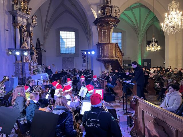 Die jungen Talente machten die Stadtpfarrkirche zur großen Konzertbühne.  | Foto: Musikschule 