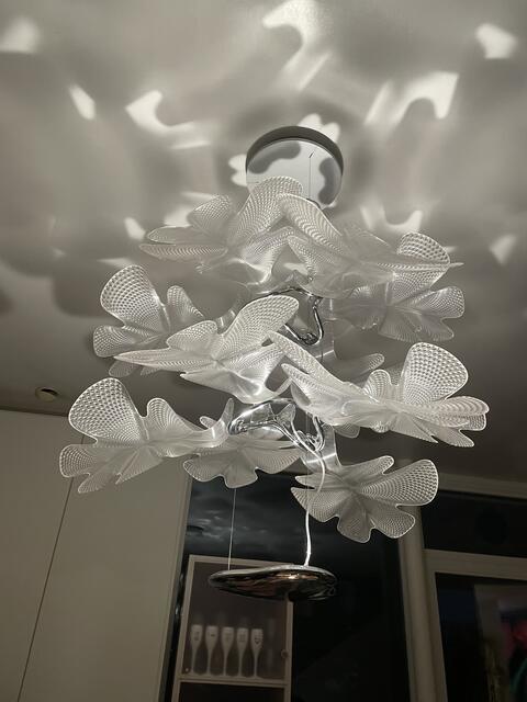 Diese Lampe soll ewig leuchten, aber wenn das Leuchtmittel leer ist, dann ist sie irreparabel. | Foto: sg