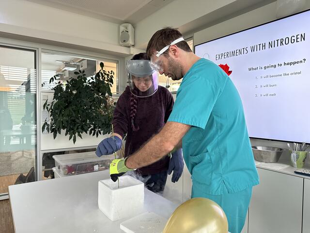 Die Schülerinnen und Schüler der MS 1 Deutschlandsberg besuchten das Forschungszentrum der Gesellschaft "FRED" in Dobl und führten spannende Experimente durch. | Foto: MS 1 DL