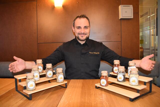 Sechs Gewürzmischungen von Veganer bis zu Waidmannsheil und nochmals sechs Gewürze hat der Matreier inzwischen im Sortiment. Weitere Kreationen kommen laufend hinzu. | Foto: Kainz