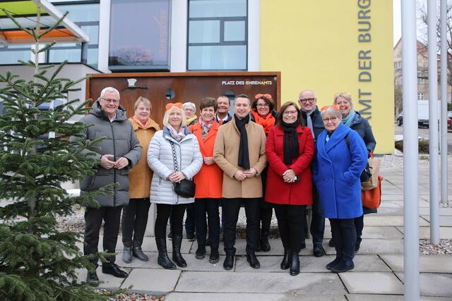 Landtagspräsident Robert Hergovich, Gruppenvorständin Sonja Windisch, Bgm. Thomas Steiner und Bgm. Willibald Goldenits, VereinsfunktionärInnen Petra Prangl, Christel Reicher Muth, Marlis Rupprecht, Heidi Hahnekamp, Waltraud Bachmaier, Monika Fuchs, Eduard Posch und Geschäftsführung Astrid Rainer | Foto: Landesmedienservice und Nachbarschaftshilfe Plus