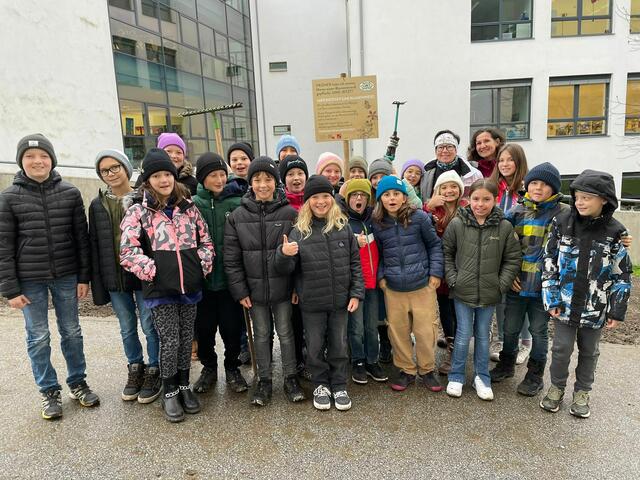 Die Schüler*innen der 1a und 1b der MS Mayrhofen waren mit vollem Elan dabei.  | Foto: privat