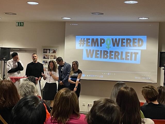 Im Rahmen der Feierlichkeiten wurde auch das Projekt #Empowered Weiberleit vorgestellt. Hierfür wurden unterschiedlichste Frauen aus dem Pinzgau interviewt, wie sie da Leben der Frauen im Pinzgau wahrnehmen. | Foto: Sarah Braun