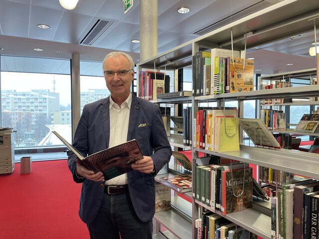 Helmut Windinger leitet die Stadtbibliothek in Lehen | Foto: Lisa Gold