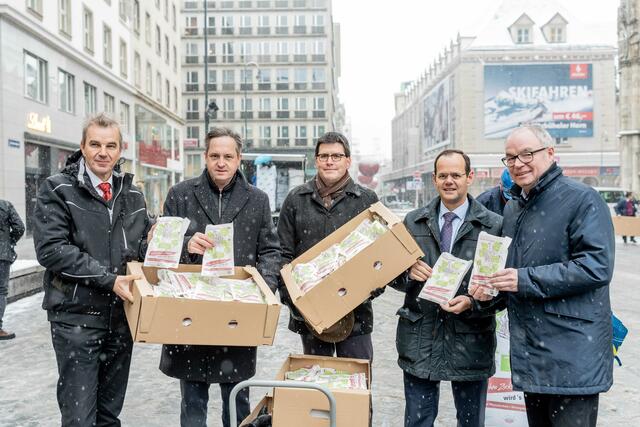 Rübenbauern-Präsident Ernst Karpfinger, Landwirtschaftskammer NÖ-Präsident Johannes Schmuckenschlager, Landwirtschaftskammer NÖ-Vizepräsident Lorenz Mayr, AGRANA Zucker GmbH-Geschäftsführer Josef Eisenschenk und NÖ Bauernbund-Obmann LH-Stv. Stephan Pernkopf. | Foto: Georg Pomaßl/LK Niederösterreich