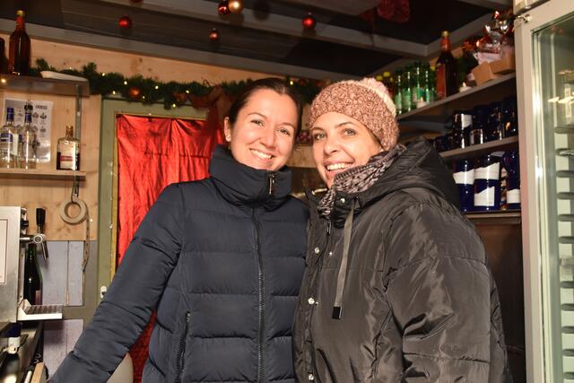 Beim Stand von Flavia und Marina (Ritterkuchl) gab es schmackhaften Glühwein und Punsch.