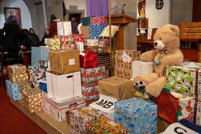 Gottesdienst zum Abschluss der Weihnachtspaket-Aktion und für Familien. Pfarre Gersthof (Wien 18.), 11.12.2022 | Foto: © Pfarr-Caritas Gersthof