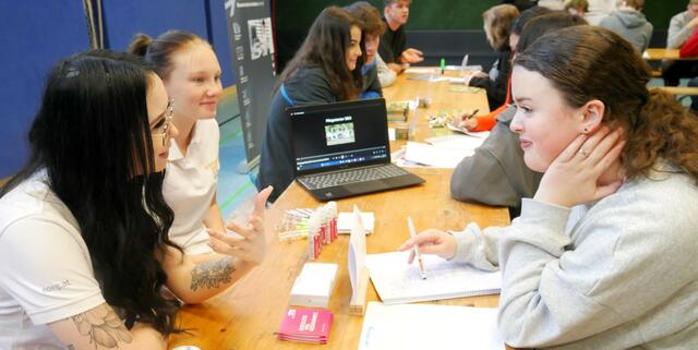 Lehrlinge von 27 Betrieben ließen sich von den Schüler:innen der PTS Schwanenstadt ausfragen.  | Foto: PTS Schwanenstadt